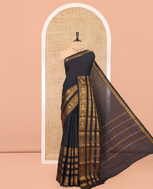 Black Plain Sungudi Cotton Saree, Highlighted by Traditional Zari Border of Peacock and Floral Creeper Designs, Subtly Striped Pallu, and Paired with a Contrast Blouse