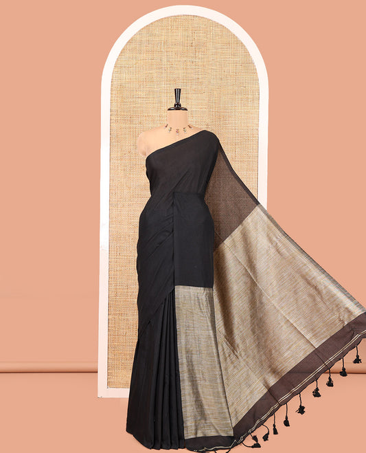 Borderless Black Plain Khadi Mul Cotton Saree, a Contrast Heathered Pallu, and a Matching Blouse