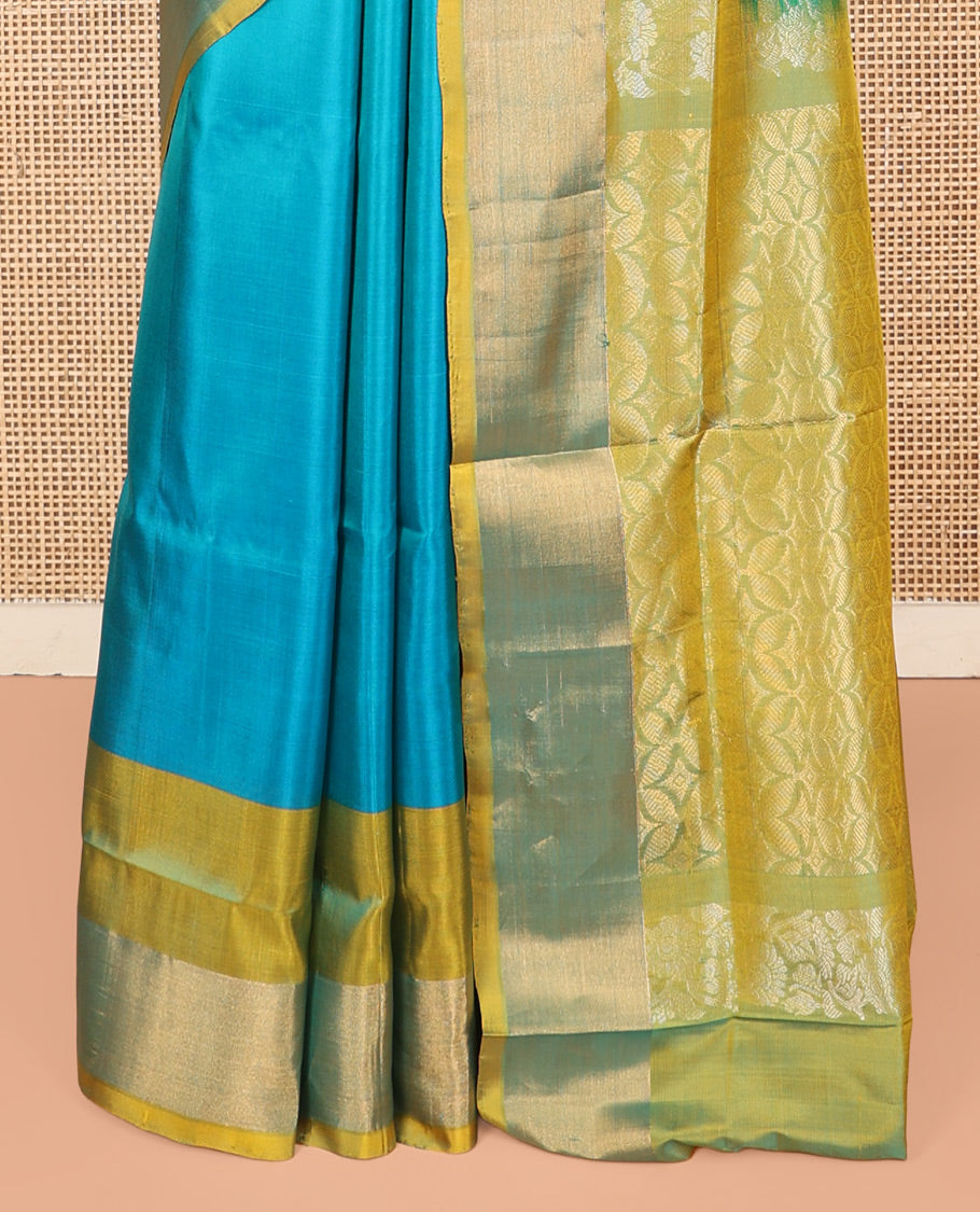 Blue Uppada Silk Saree, Woven with Buttas, Complemented by a Contrast Temple Zari Border, Contrast Intricately Designed Pallu, and a Contrast Blouse