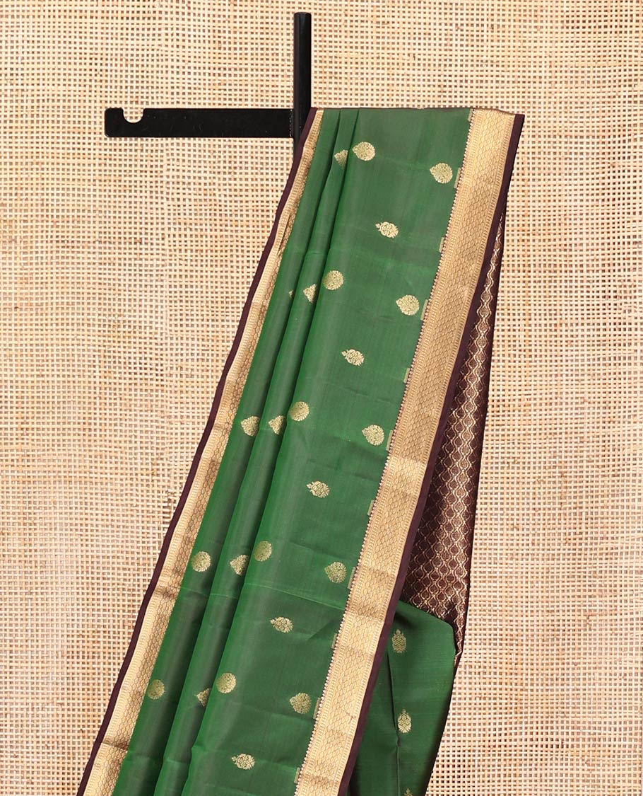 Green Vasundhara Lite Silk Mix Saree, Accentuated with Zari Buttas All Over Its Body, Complemented by Contrast Border of Scallop Designs, Grand Pallu and Paired with a Contrast Blouse