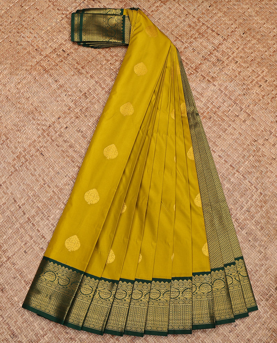 Green Budget Silk Saree, Mesmerized with Zari Buttas, Complemented by Contrast Traditional Border, Grand Pallu and a Contrast Blouse