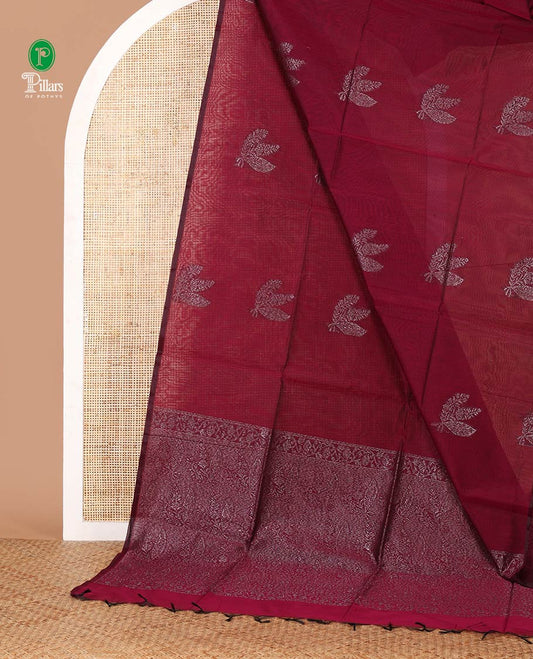 Borderless magenta lightweight silk cotton saree with leaf zari buttas, zari-rich pallu of leaf designs