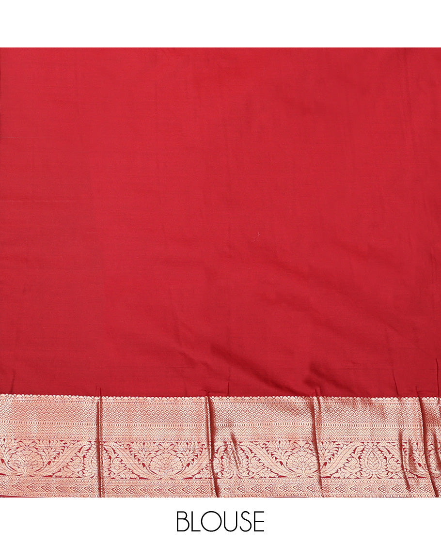 Green Budget Silk Saree, Detailed with Zari Buttas, Captivating Contrast Traditional Zari Design Border, Grand Jaal Pallu, and Has a Contrast Blouse