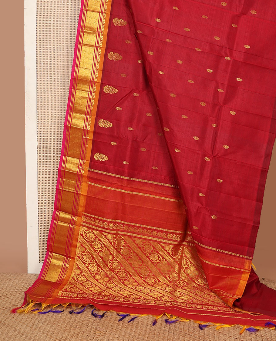 Red zari buttas Kanchipuram silksaree, contrast one-sided border of panner sombu, banaras, muthu & jaal & kodi visiry pallu