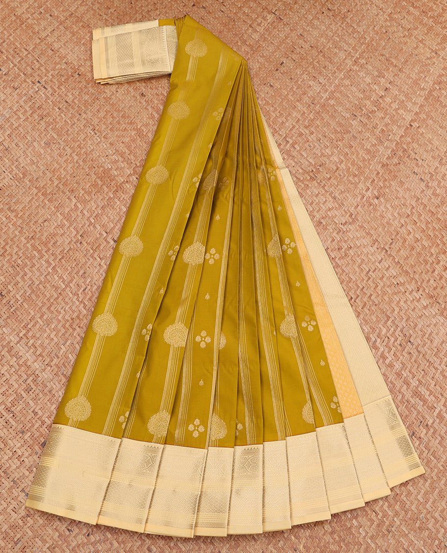 Green Budget Silk Saree, Woven with Zari Designs, Complemented by a Contrast Traditional Zari Border, Sparsely Woven Pallu, and Contrast Blouse