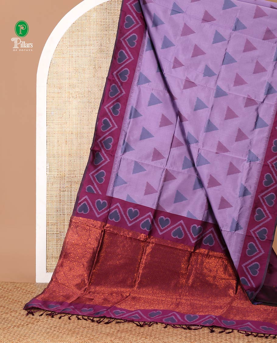 Lavender pochampally triangle motifs mulberry silksaree,contrast pochampally design satin thread weave border & zari-rich intricate pallu