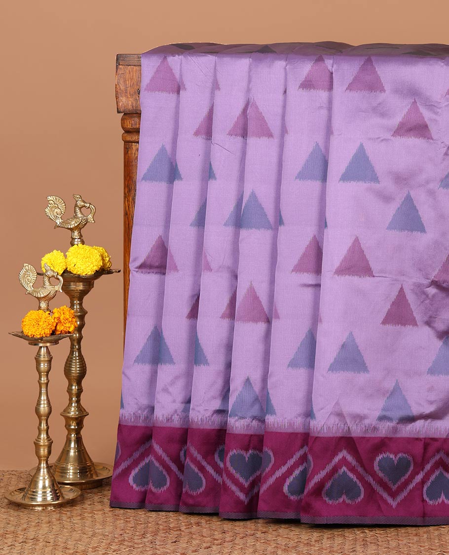 Lavender pochampally triangle motifs mulberry silksaree,contrast pochampally design satin thread weave border & zari-rich intricate pallu