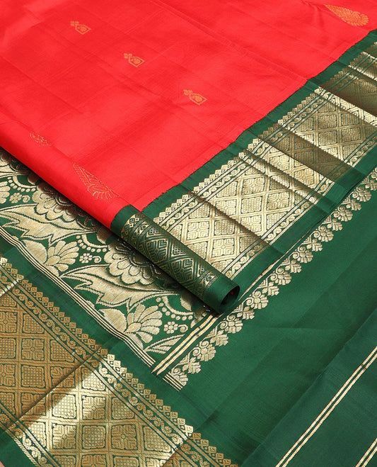 Red zari buttas Kanchipuram silksaree, contrast one-sided korvai border of thilakam mokku, & jaal design & floral design pallu