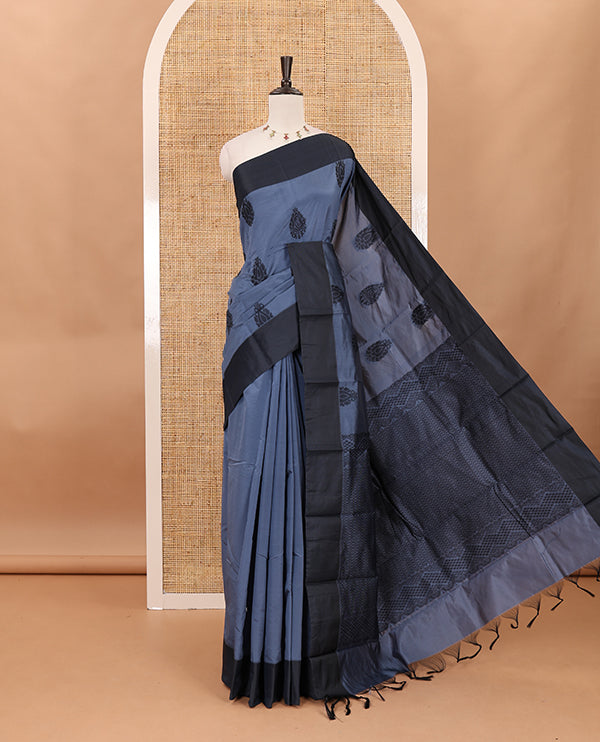 Grey butta silk saree , contrast bawanchi border & thread weaving rich pallu with tussels