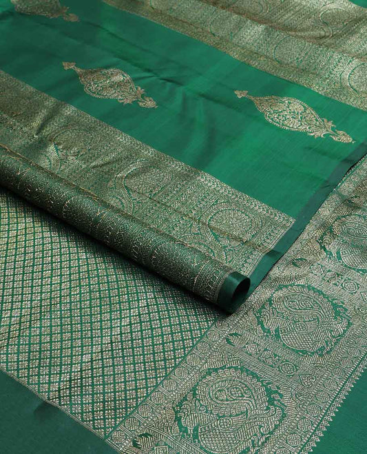 Borderless dark green floral design kancheepuram silk saree with argyle design pallu