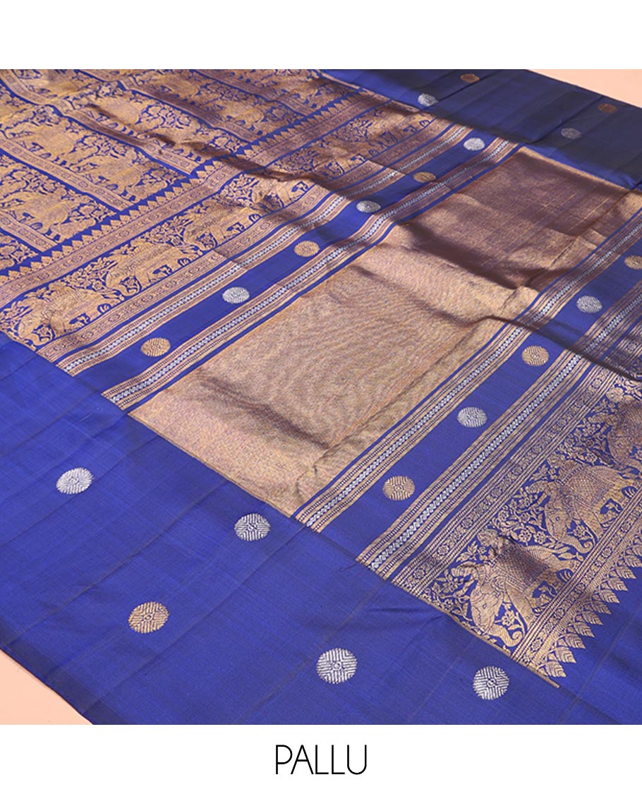 Blue Kanchipuram Designer Silk Saree, Richly Detailed with King and Solider Theme Jacquard Design On Its Body, Highlighted by Zari Border of Rudraksham Designs, Grandly Decked Up Pallu and Paired with a Matching Blouse