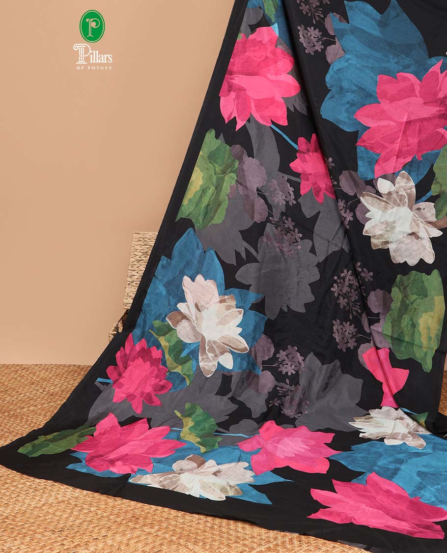 Borderless multi-color digital floral print georgette saree with self pallu