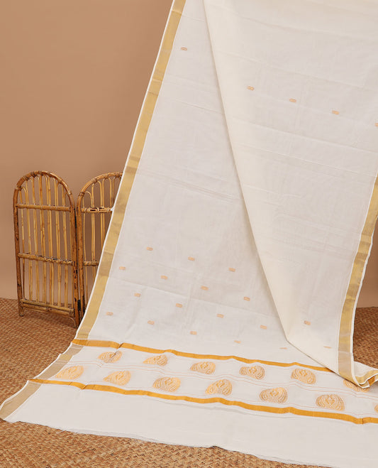 Cream plain design kerala saree, zari border & pallu of zari designs