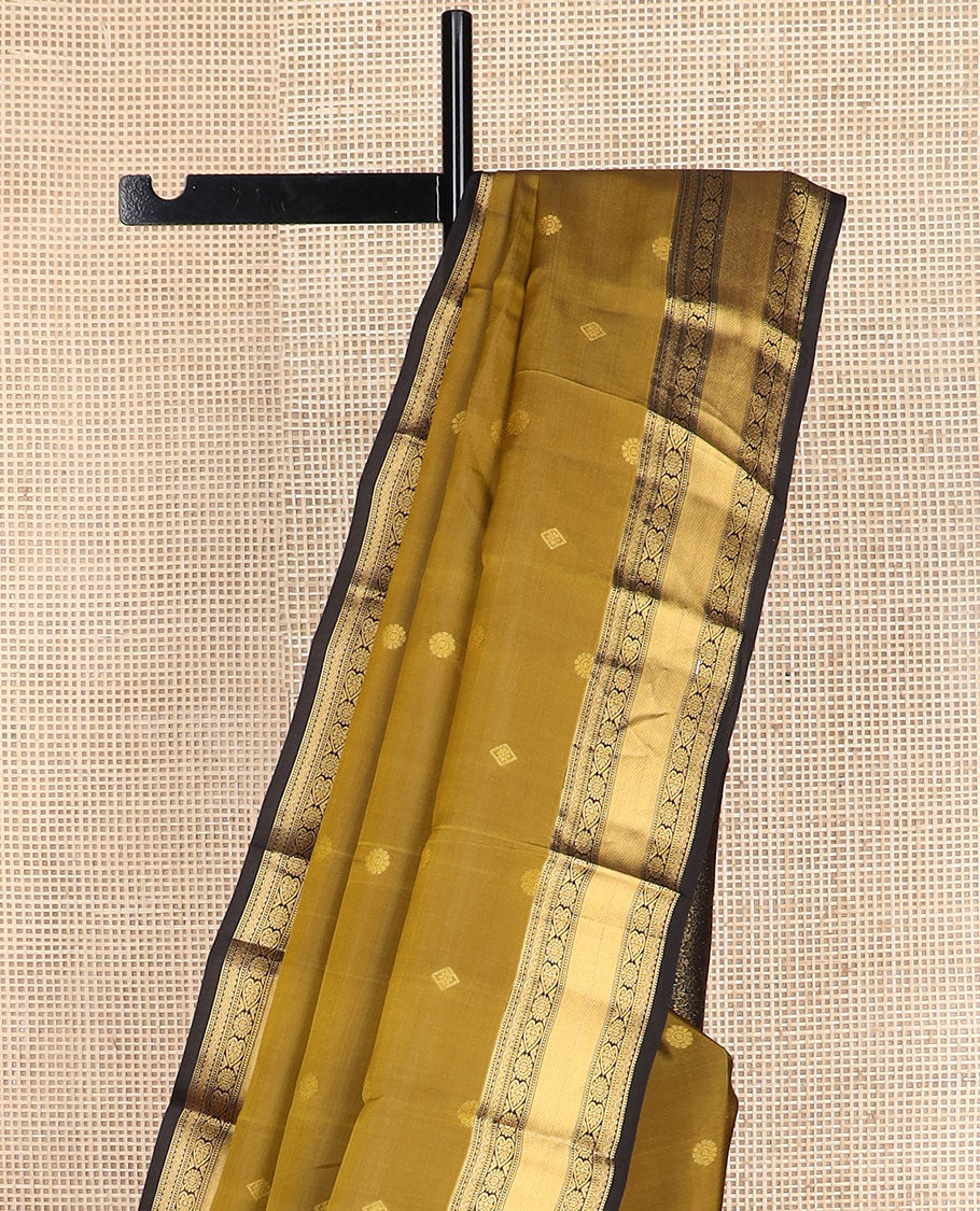 Green buttas vasundhara silk mix saree, contrast chakra motifs pallu & border of muthu,rettai neli poun,banaras,kattari,jadai nagam