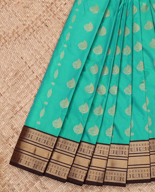 Green Budget Silk Saree, Spotlighted with Leaf Zari Buttas All Over Its Body, Complemented by a Contrast Traditional Zari Design Border, Grand Pallu, and Paired with a Contrast Blouse