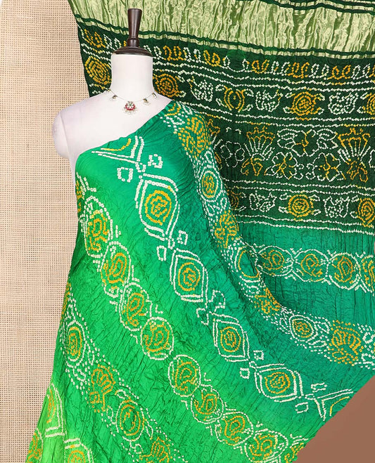 Borderless green tie-dye ogee theme bandhani dotted bandhani silk saree, contrast bandhani dotted pallu