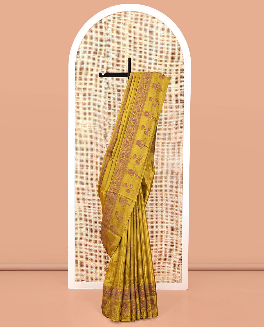 Green HO-Silk Saree, Adorned with Zari Buttas All Over Its Body, Highlighted by a Self-Border of Floral Designs, Pallu Features Floral Designs, and Paired with a Buttas-woven Blouse