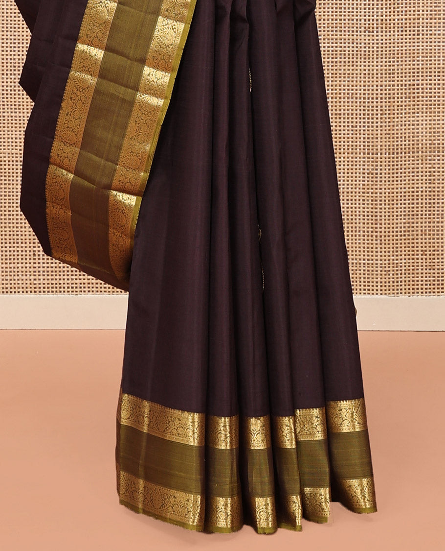 Brown Kanchipuram Silk Saree, Elegantly Adorned with Arumbu Manga Buttas All Over Its Body, Complemented by a Contrast Rettai Pettu Traditional Zari Design Border, Pallu of Rich Jaal Designs, and Paired with a Contrast Blouse