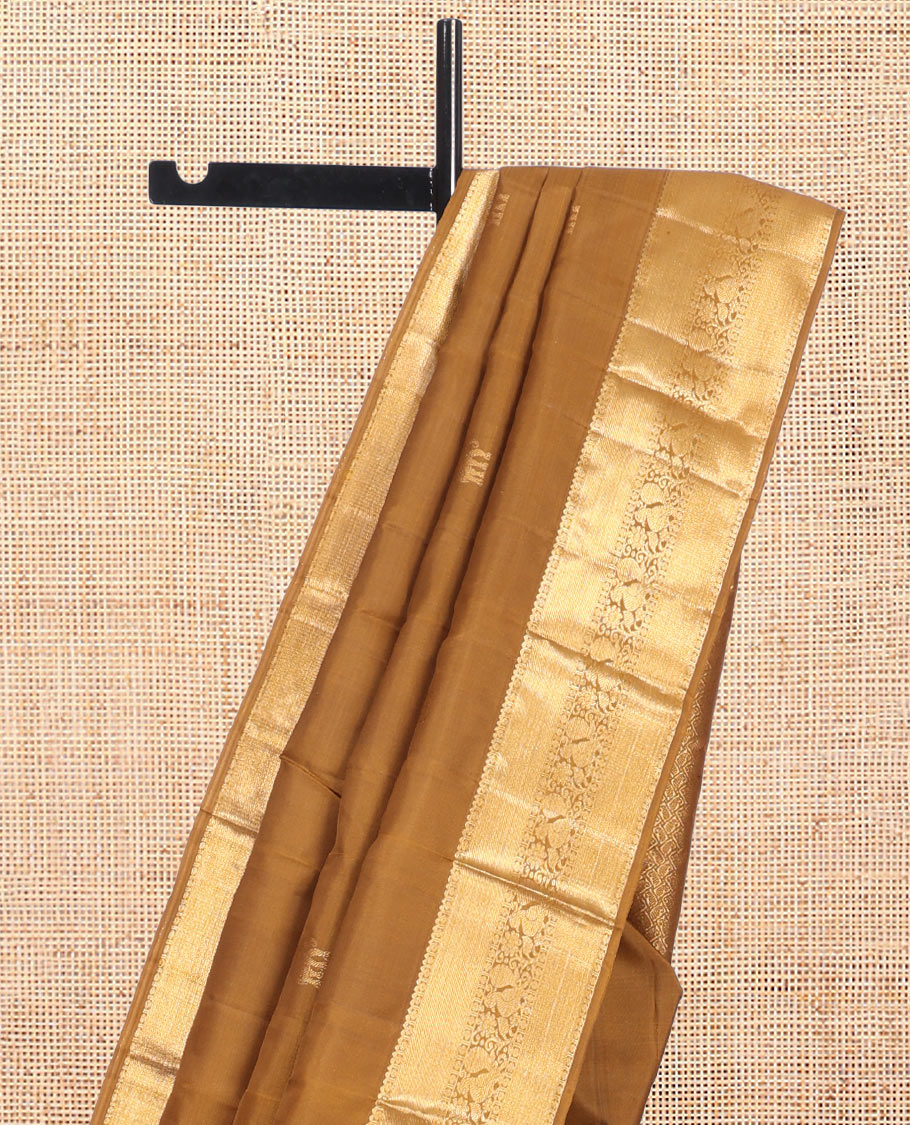 Brown Kanchipuram Silk Saree, Adorned with Yaanai Buttas, Highlighted by Zari Border of Rekku, Poun, Mayil, and Mayil Kann, Zari Design Pallu, and Matching Blouse