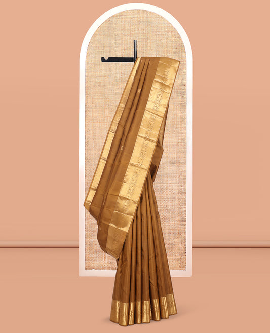 Brown Kanchipuram Silk Saree, Adorned with Yaanai Buttas, Highlighted by Zari Border of Rekku, Poun, Mayil, and Mayil Kann, Zari Design Pallu, and Matching Blouse