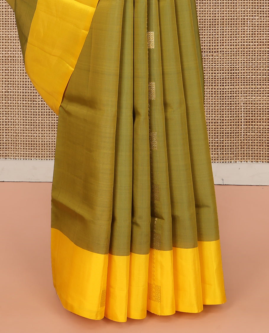 Green Mayuri Lite Silk Mix Saree, Elegantly Highlighted with Zari Buttas, a Contrast Zari Border, Geometric Patterned Pallu, and a Contrast Blouse