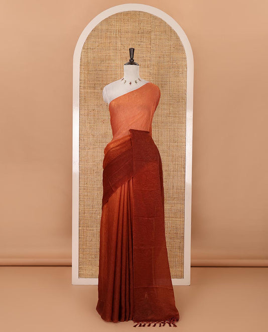 Borderless pink-maroon ombre-style 2d pattern dyed Fendy Crush saree, plain blouse