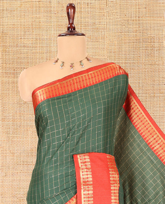 Green Checked Art Soft Silk Saree, Complemented by Contrast Traditional Retai Pettu Border, Striped Pallu, and a Contrast Blouse