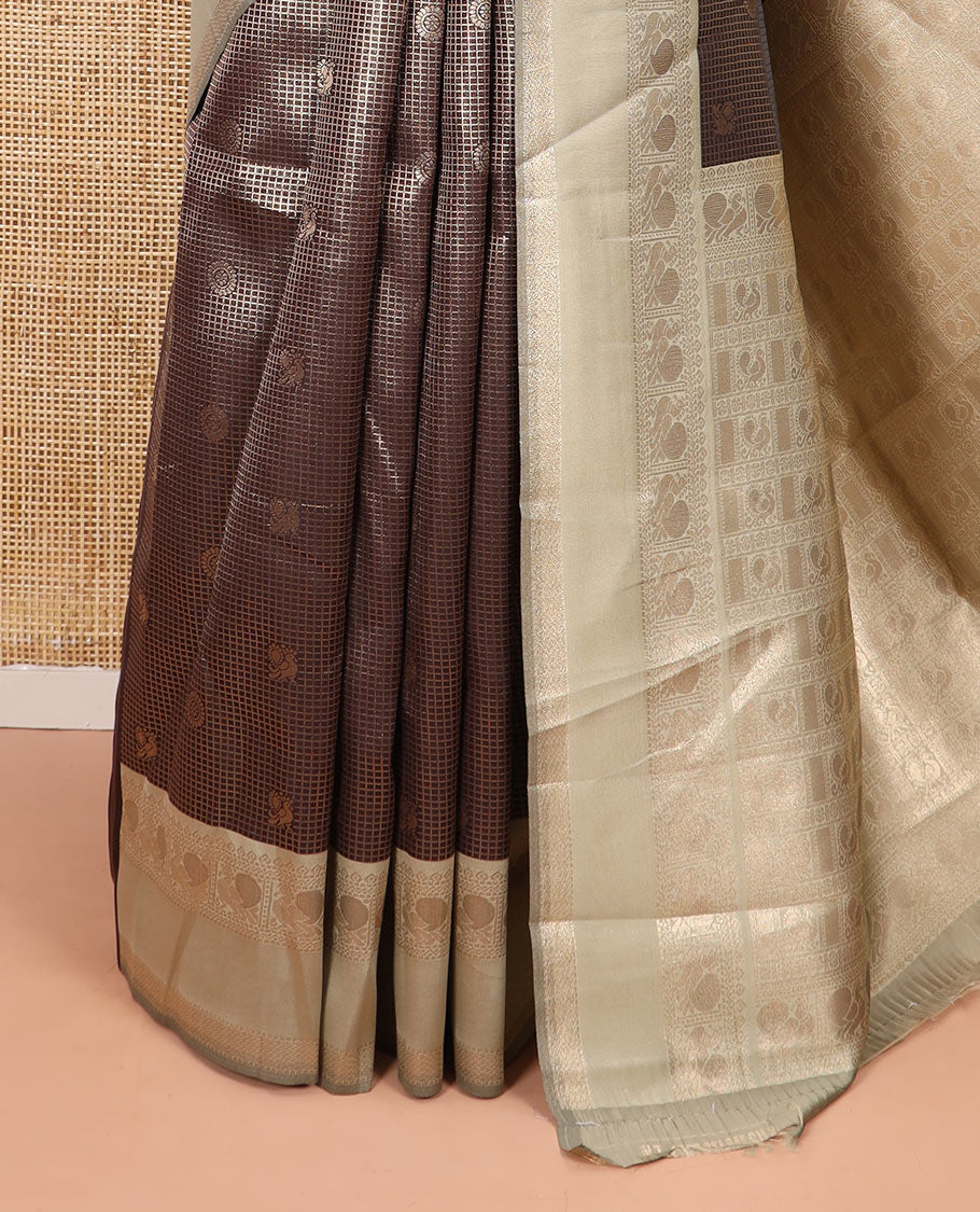 Coffee Brown Litchi Saree Decorated with Peacock Chakram Butta Enclosed Zari Checks, Complemented by a Contrast Rettai Pettu Border of Peacock Designs, Intricately Woven Pallu Steeped with Peacock Designs, and Paired with a Contrast Blouse