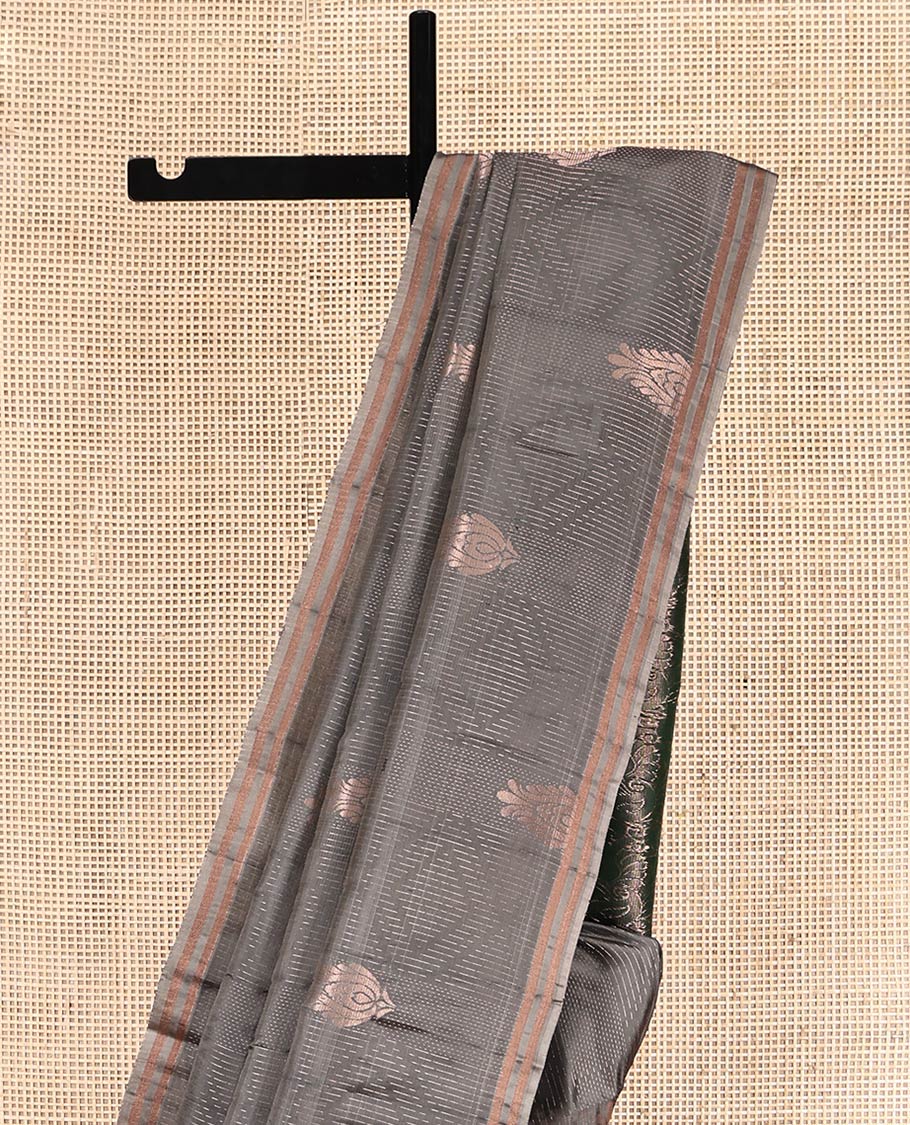 Grey Uppada Silk Saree, Elegantly Framed with Zari Buttas and Diamond Design, a Zari Border, Grand Pallu, and a Contrast Blouse