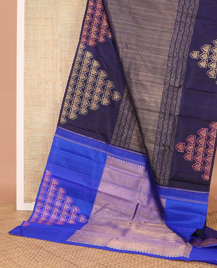 Borderless blue geometric, floral, and leaf butta enclosed Mughal arches woven Kanchipuram designer saree, contrast pallu of leaf butta enclosed Mughal arches and jaal designs