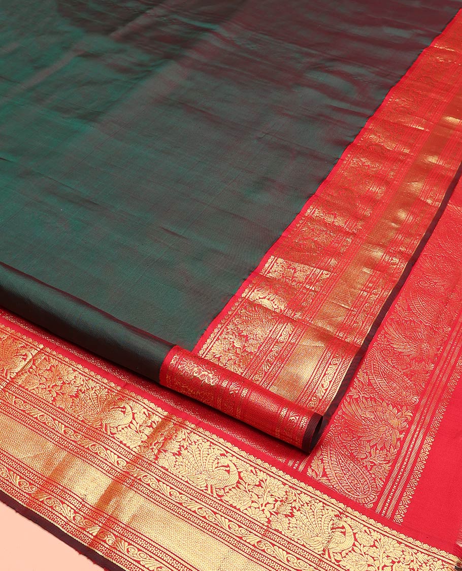 Green Plain Kanchipuram Soft Silk Saree, Complemented by a Contrast Korvai Border of Thilakam Mokku, Mayil, Muthu, Neli, and Mayil Kann Designs, Zari Elevated Jaal Pallu, and Paired with a Contrast Blouse