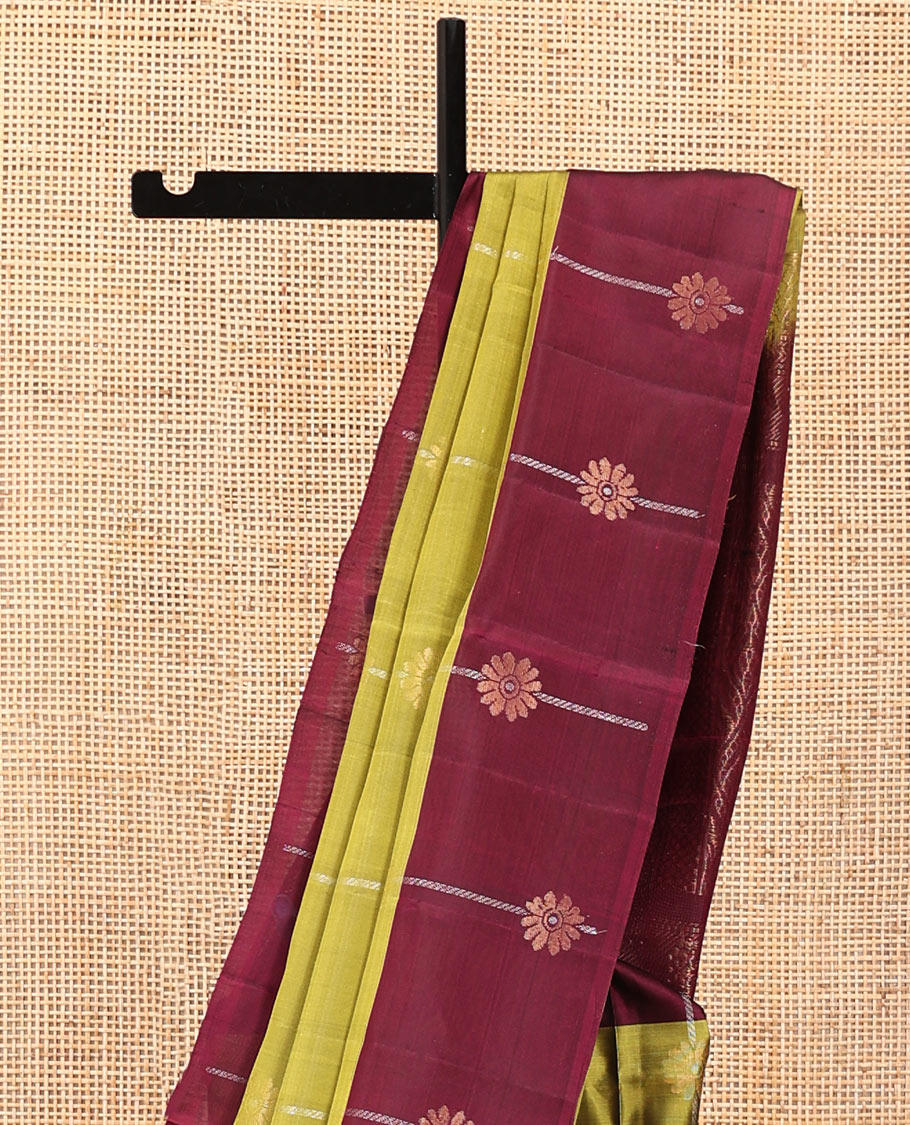 Green Mayuri Soft Silk Saree, Finely Crafted with Floral Stripes All Over the Body, Complemented by a Contrast Border, Contrast Intricately Designed Pallu, and Paired with a Contrast Blouse