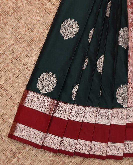 Green Budget Silk Saree, Delicately Woven with Zari Buttas, Complemented by Contrast Traditional Rettai Pettu Border, Grand Pallu and a Contrast Blouse