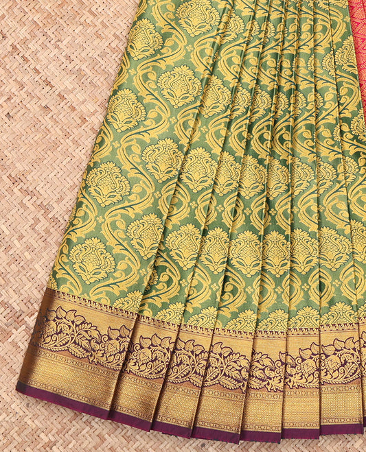 Green Budget Silk Saree, Mesmerized with Jacquard Design, Complemented by a Contrast Floral Creeper Zari Border, Jaal Pallu, and Contrast Blouse