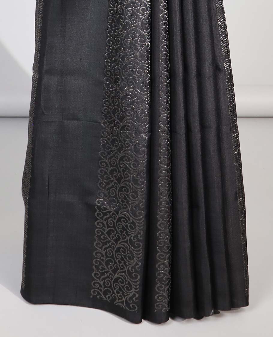 Borderless black striped, floral design soft silk saree with intricate zari design pallu