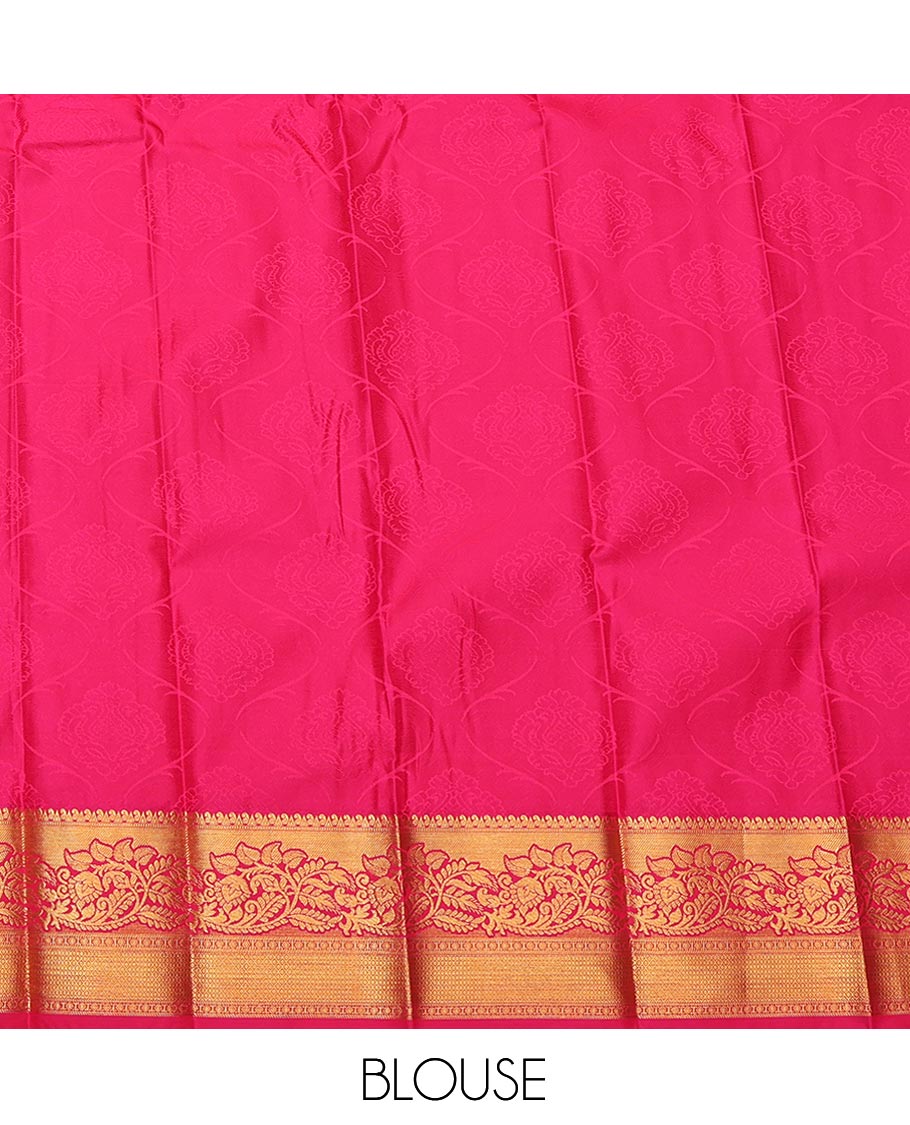 Green Budget Silk Saree, Mesmerized with Jacquard Design, Complemented by a Contrast Floral Creeper Zari Border, Jaal Pallu, and Contrast Blouse