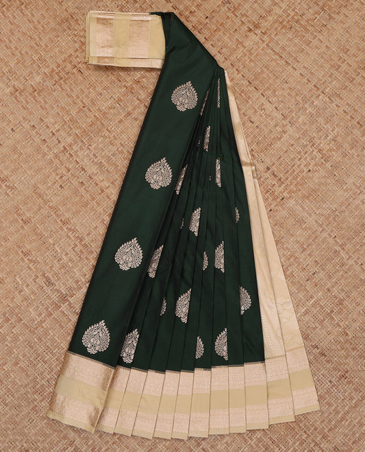Green Budget Silk Saree, Gleamed Up with Zari Buttas, Complemented by a Contrast Traditional Zari Rettai Pettu Border, Grand Pallu, and a Contrast Blouse