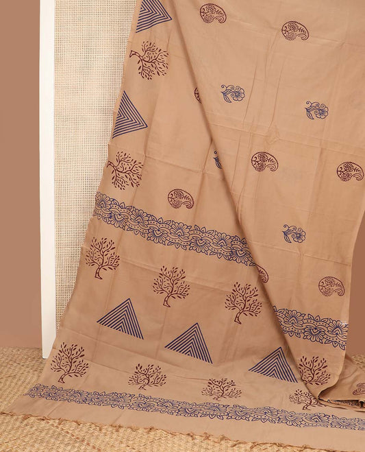 Borderless sandal floral and paisley motifs printed poly cotton saree, floral-triangle printed pallu