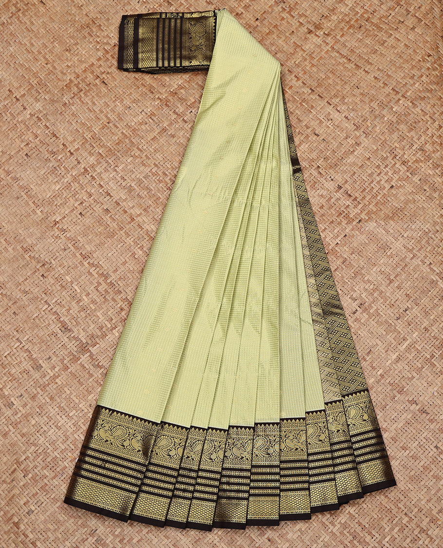 Green Budget Silk Saree, Gleamed Up with Zari Checked Design on Its Body, Complemented by a Contrast Traditional Zari Border of Peacock Designs, Grand Jaal-Patterned Pallu, and Paired with a Contrast Blouse