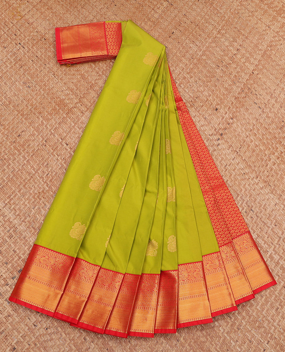 Green Budget Silk Saree, Woven with Zari Buttas, Complemented by a Contrast Traditional Zari Border, Grand Pallu, and a Contrast Blouse