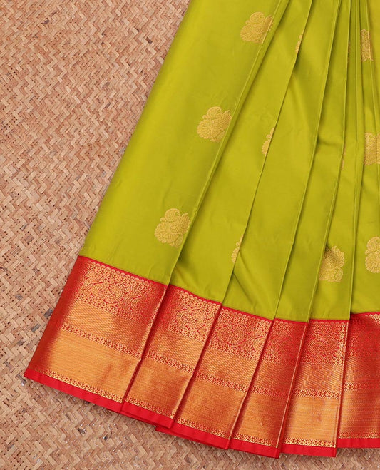 Green Budget Silk Saree, Woven with Zari Buttas, Complemented by a Contrast Traditional Zari Border, Grand Pallu, and a Contrast Blouse