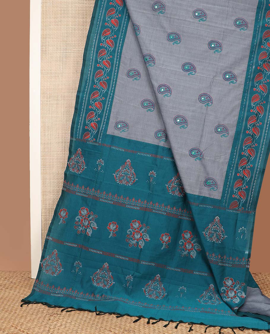 Grey paisley motifs printed poly cotton saree, contrast leaf creeper border, and pallu of intricate design