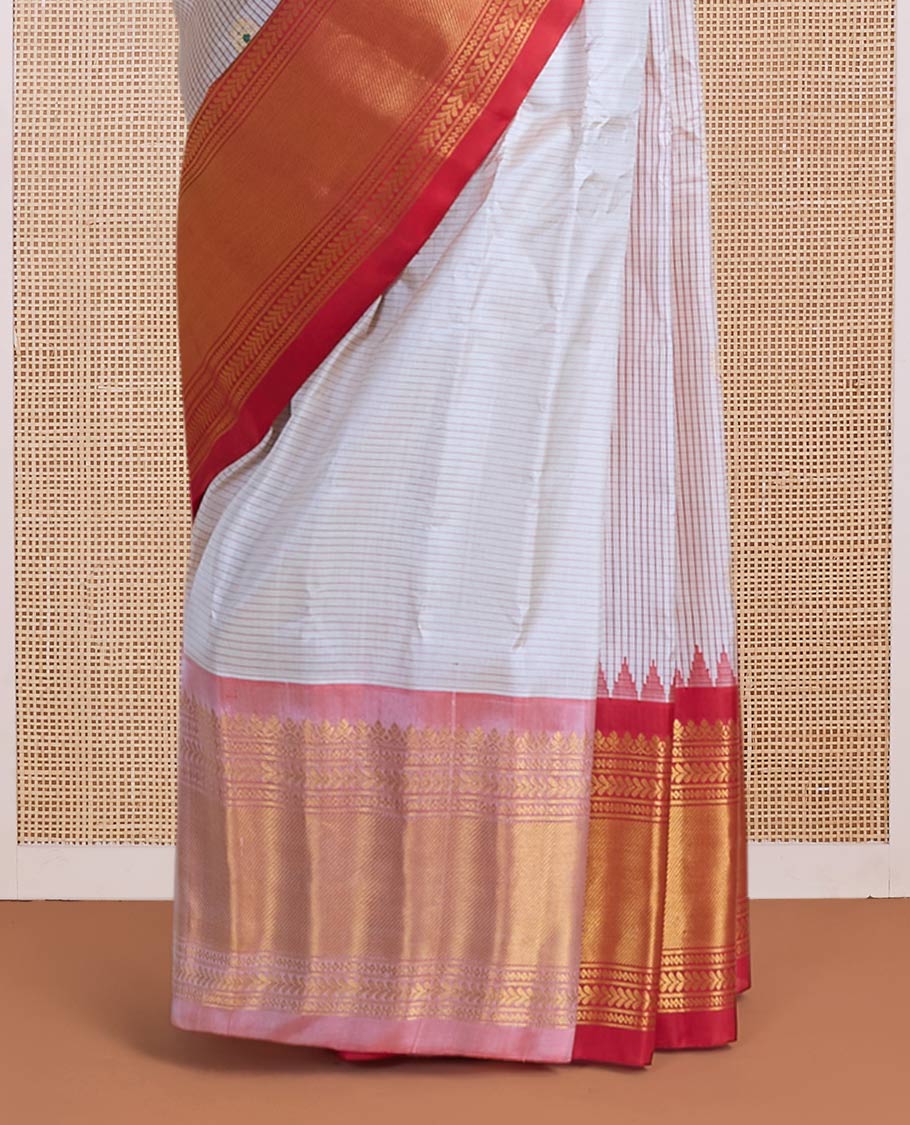 Cream micro-checked & zari buttas gadwal silk saree, contrast traditional zari design border & pallu of paisleys & floral creeper designs