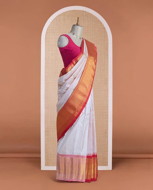 Cream micro-checked & zari buttas gadwal silk saree, contrast traditional zari design border & pallu of paisleys & floral creeper designs