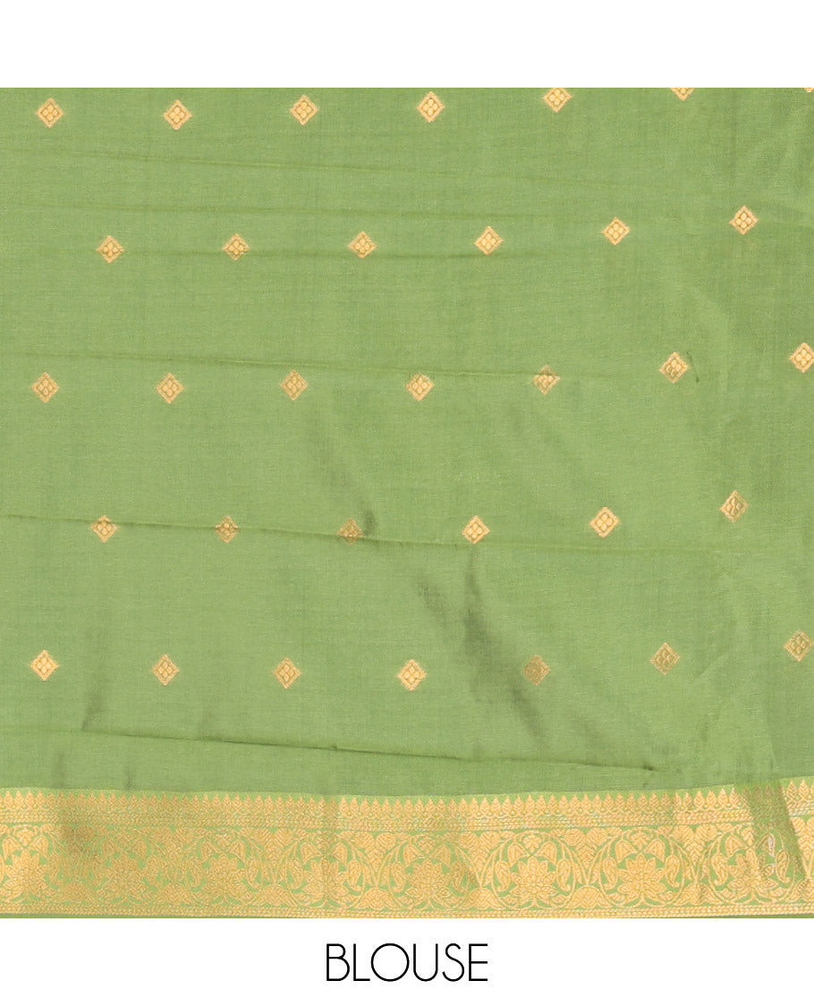 Magenta Art Kanchi Silk Saree, Adorned with Buttas, a Contrast Traditional Zari Border, Intricate Pallu, and a Contrast Blouse