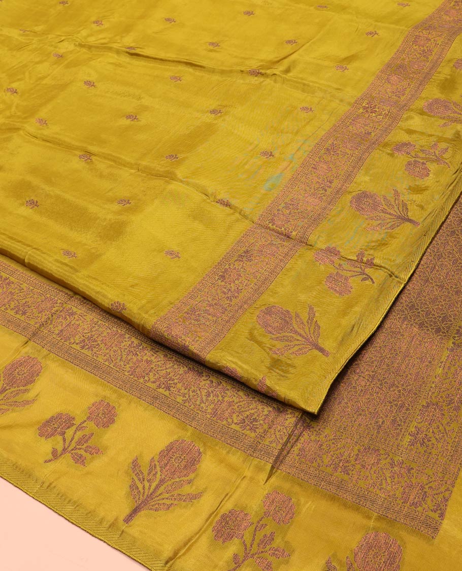 Green HO-Silk Saree, Adorned with Zari Buttas All Over Its Body, Highlighted by a Self-Border of Floral Designs, Pallu Features Floral Designs, and Paired with a Buttas-woven Blouse