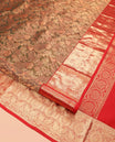 Green Kanchipuram Wedding Silk Saree, Adorned with Jacquard Design, a Contrast Border of Traditional Zari Design, Grand Pallu, and a Contrast Blouse