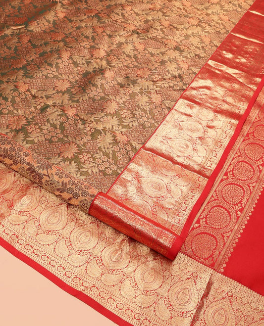 Green Kanchipuram Wedding Silk Saree, Adorned with Jacquard Design, a Contrast Border of Traditional Zari Design, Grand Pallu, and a Contrast Blouse