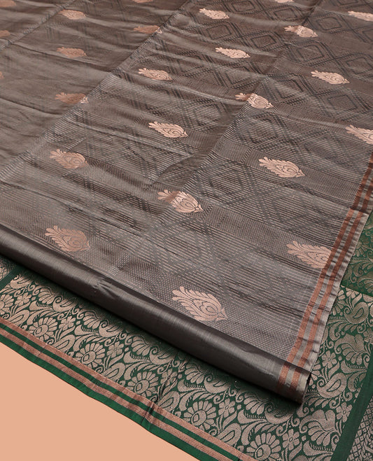 Grey Uppada Silk Saree, Elegantly Framed with Zari Buttas and Diamond Design, a Zari Border, Grand Pallu, and a Contrast Blouse