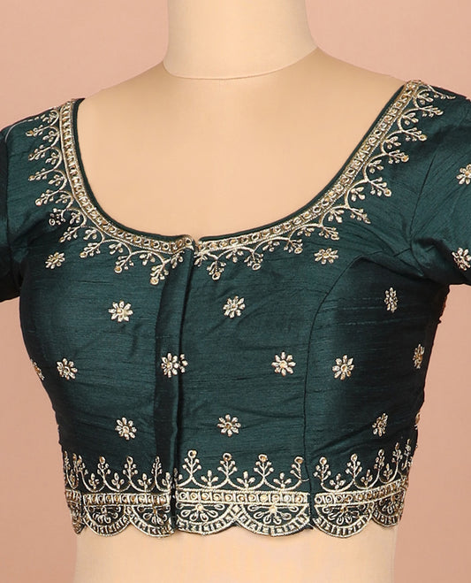 Green thread embroidered front-and-back round elbow-sleeve readymade blouse